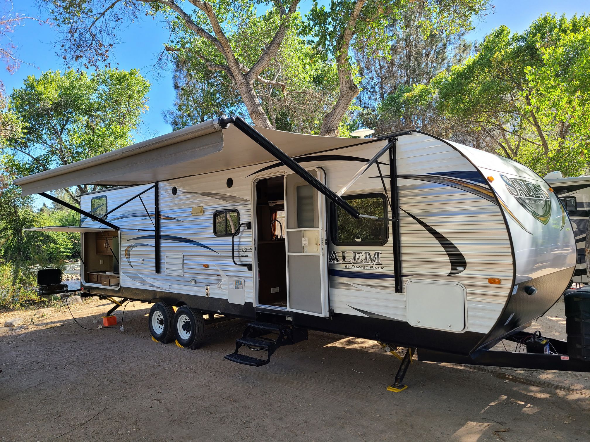 33ft Salem Triple Bunks Sleeps 8 Tims Trailers Kern County RV